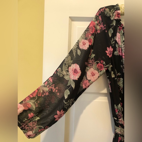 ✨Beautiful long floral dress!! - Picture 3 of 6